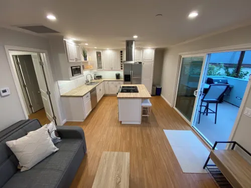 Clean Penthouse with Balcony - 3-Star