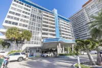 Luxury Ocean Front Condo on Beach, Full Ocean View