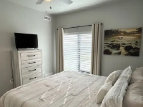 Cozy Apartment with Gym and Game Room Hotels in Waukee