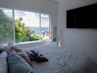 Spectacular water views & entertaining spaces Hotels in Corlette