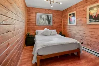 Bella Vista Chalet Poconos -Four Season Resort/Lake/Pool/Ski/Horseback-riding Hotels in Lackawaxen Township