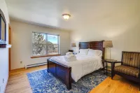 Vacation Home With Breathtaking Views, Ample Parking and Pool Table