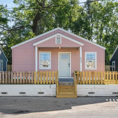 Cottage Row: Daphne Отели в г. Лорел