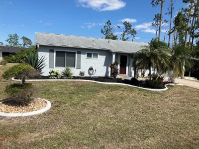 2 bedroom pool house Port Charlotte. Close to shopping. Hôtels à proximité de : Kidstar Park