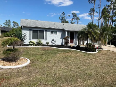 2 bedroom pool house Port Charlotte. Close to shopping. Отели рядом с достопримечательностью «Кидстар Парк»