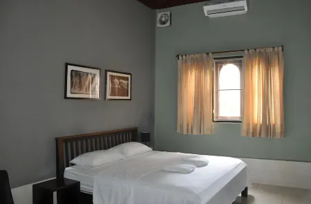 Pilgrim's Kitchen & Inn Отели в г. Саваннахет