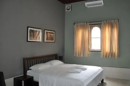 Pilgrim's Kitchen & Inn