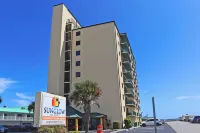 Sunrise Direct Ocean front 2-bedroom condo steps to the Beach at Daytona Beach Các khách sạn gần Van Avenue Park