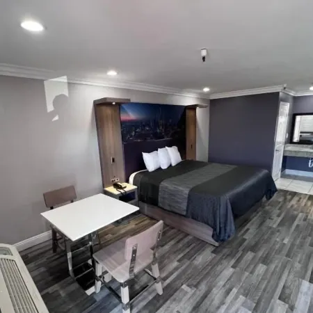 Paradise Inn