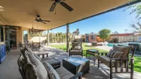 Luxury Retreat!! Heated Pool, Hot tub, grill and close to Everything!