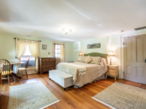 Bliss Point Farm Hotels in Greene County