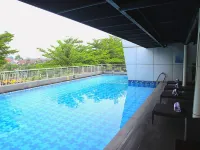 Days Hotel & Suites by Wyndham Jakarta Airport Hotels near Benteng Stadium