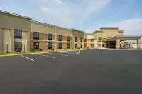 Clarion Inn & Suites Hotels near State Hospital Park
