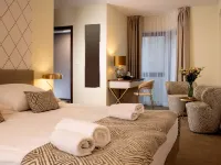 Xerion Hotel Hotels near Old Synagogue