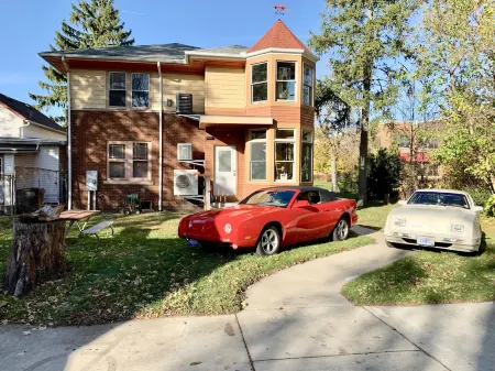 The Avanti Houses Отели рядом с достопримечательностью «Ice Box Skating Rink»