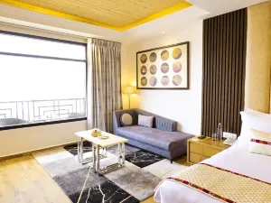 Justa Cliffend Resort & Spa, Mashobra