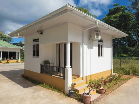 Macmillans Holiday Villas Отели в г. Праслин-Айленд