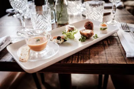 The Queen's Head Отели рядом с достопримечательностью «Парк Буши»