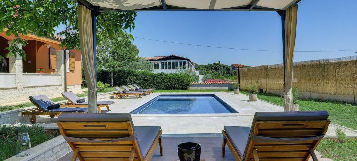 Villa in Peroj with Pool Hotels in Vodnjan
