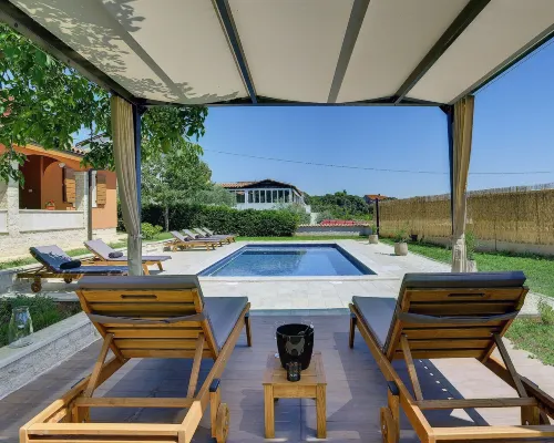 Villa in Peroj with Pool Hotels in Peroj