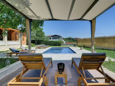 Villa in Peroj with Pool