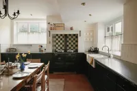 Trinity Farmhouse - Stunning House & Gardens!