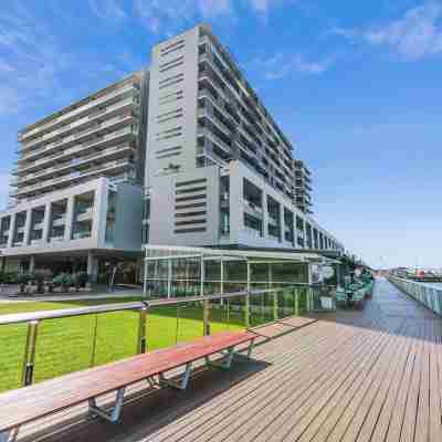 Reef - Waterfront City Pool Sauna & Gym Hotel Exterior