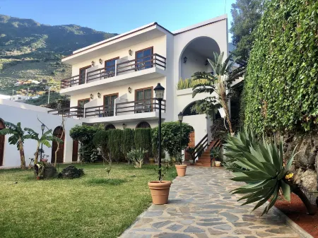 Apartamentos Frontera