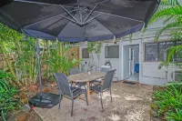 A Cozy Palm Cove Unit 3 with a Private Garden