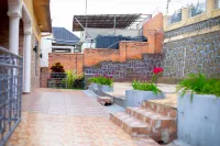 Apartment - Sleeps 11 Pets Welcomed & Garden