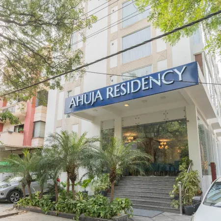 Ahuja Residency Sage Отели рядом с достопримечательностью «Индийский технологический институт в Дели»