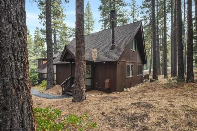 Incline Cottage Year-Round Outdoor Fun! Hotels near Village Toys