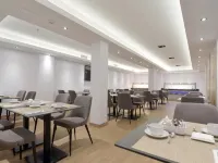 Uve Marcenado Hotels near Concha Espina Metro Station