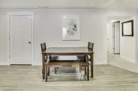 New Furnished 2Bd Apt Great for Long Stays Hotels in Vineyard