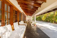 Beautiful Villa with Pool Gym and Maid