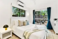 Green Cottage Trinity Beach Pet Friendly BBQ - Homestays