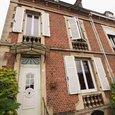 Elegant Bourgeoise Style House Hotel Exterior