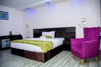 ไวท์วิลล์ โฮสพิทาลิตี้ แอนด์ โฮมส์