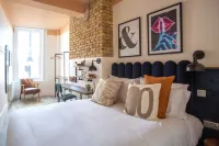 يور أبارتمنت آي بريكستون Hotels near هيرن هيل