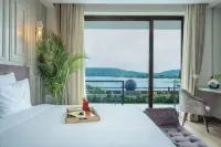 'Zana' Lakeview Resort - Most Scenic Lakeside Resort - Parvekkeita