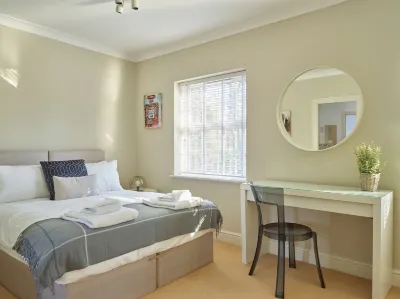 Curb Properties - Gorgeous 3 Bedroom House Close to Town Centre Hotels near Cheltenham Racecourse