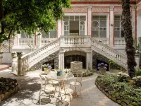 Artemisia Domus - Giardino Hotels near Chiaia