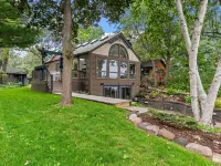 Villa de Lago Hotels in Coon Rapids