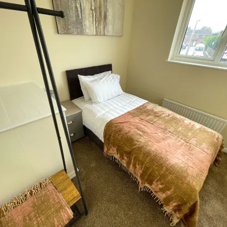 6 Person Spacious Home with Garden