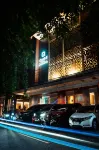 Qube Hotel by 98hospitality Hotel dekat Ruko Warna Warni