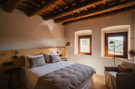 Hotel-Masia Can Farrés Отели рядом с достопримечательностью «Ayuntamiento de Monistrol de Montserrat»