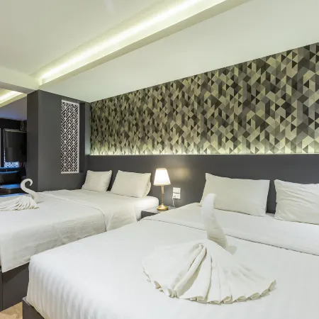 Siam Star Hotel Отели рядом с достопримечательностью «Станция экспресс-поезда Ratchaprarop»