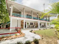 Falling Leaves Lodge Hotels in San Ignacio