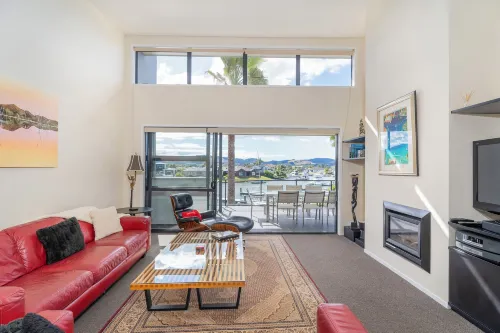 Sovereign Pier on the Waterways - 5-Star