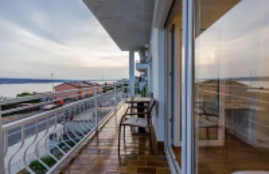 2 Bed Apartmani Sleeps 6 - Free Parking